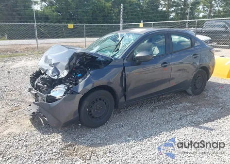 2019 Toyota Yaris L z USA, uszkodzony, nr VIN 3MYDLBYV0KY523937